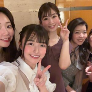 Haruka Momokawa Instagram - 昨日はめろんちゃんの結婚パーティーに参加してきました🍈🍈🍈🍈

めろんちゃん大石先生ご結婚おめでとうございます☺️👏

そして、めろんちゃんのお陰で怪傑トロピカル丸、純情トロピカル丸、青春トロピカル丸のメンバーに久々に会えてみんなであの時はどうだったとかいろんな話して…🫣私は純情メンバーとは最後の方しゃべれずにいれたから大人になって会えて話して笑えて本当によかった！！！！！

こんなにも、みんなが集まるのもめろんちゃんの人柄だし、本当にみんなに再会させてくれて感謝❤️❤️❤️

共に青春を過ごしたみんなとはこれからも仲良くしたい😉😉😉😉

またみんなに近々会えますように☺️
そして、めろんちゃんお幸せに🍈💚

 #めろんちゃん結婚おめでとう #怪トロ #怪傑トロピカル丸