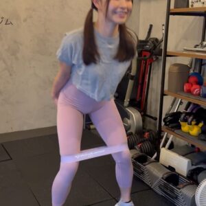 Haruka Momokawa Instagram - 今日も精神と時のジム @toki_gym で筋トレしてきましたっ👊❤️

前回は、重量系だったのですが、今回はそんなに重量を使わずに体感などメインに鍛えてもらいました👊

楽しかったしキツかったーーー！！！！！！笑

みなさん私、今頑張りどきなので応援してください❤️

 #パーソナル #渋谷パーソナル #ジム #トレーニング #筋トレ #筋トレ女子 #おしり #ヒップアップ
