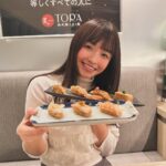 Haruka Momokawa Instagram - Aburi TORA 自由が丘店さんに行ってきました〜🍣 至高の海老鮨がおいしすぎました本当に🥲❤️ 氷結熟成鮨とAburi鮨が本当にお酒との相性がよくて、本当に止まらなかった〜🍶🍶🍶 日本酒とお寿司は最高ですな！！！！！ お店も綺麗で一つ一つのブースが広くてゆったりできて、お寿司も高速レーンで運ばれてくるので注文もすぐ届いてめっちゃ嬉しい！！！本当に美味しかったです🍣🍣🍣 #PR #あぶりとら自由が丘店 #自由が丘ディナー #自由が丘ランチ #海老好き #寿司好き