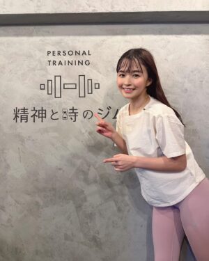 Haruka Momokawa Instagram - 精神と時のジムさんで筋トレしてきた〜✊🔥

50分でかなりみっちりやってきました！！！！！
汗だくだよね笑笑笑

動画見てくれたら頑張りわかると思います😂

綺麗な筋肉手に入れるために頑張るぞおおおー！！！

 #筋トレ #パーソナルトレーニング #パーソナル #トレーニング女子 #ボディメイク #渋谷パーソナル #japanesegirl #movie