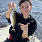 Haruka Momokawa Instagram - アジ食べたくてアジ釣り行ってきました〜🎣❤️ 1人で🤣🤣🤣🤣🤣 いつもお父さんとかサンスポの取材の時は川目さんとかと行ってるから初めて1人で行ったけど楽しかった👏❤️ サクッとコースの2時間で15匹くらい！ 風が弱かったらもう少し釣れたんじゃないかなと思うけど大満足だし海は楽しい！！！！来週も釣り三昧！！！ 釣るぞおおおおーーーー❤️❤️❤️❤️❤️❤️ #釣り #釣りガール #1人釣り #東神奈川 #アジ #東京湾 #japanesegirl #idol #followme #fish #fishing