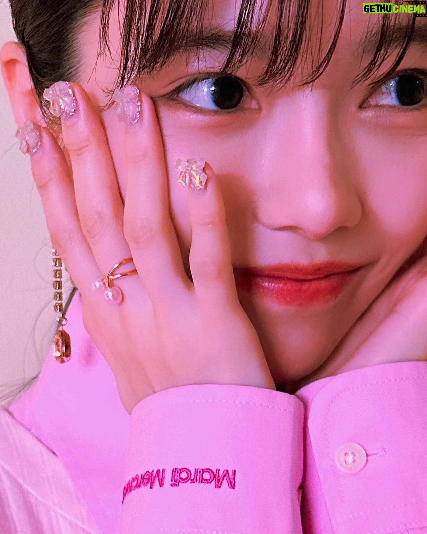 Haruka Shimazaki Instagram - 🍒🍒🍒 H&M @junjun393 Stylist @yuikurose Nail @nailist_mika