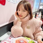 Haruka Shimazaki Instagram - 髪ばっさり🦞　@jyunya_saito Knit @fendi Skirt @evisu.official Shoes @fendi Bag @fendi Brooch @chanelofficial #ぱるふく
