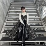 Haruka Shimazaki Instagram - 🖤🩶🖤 H&M @nobusawahitoshi Stylist @hao_yoshienunoda