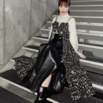 Haruka Shimazaki Instagram - 🖤🩶🖤 H&M @nobusawahitoshi Stylist @hao_yoshienunoda