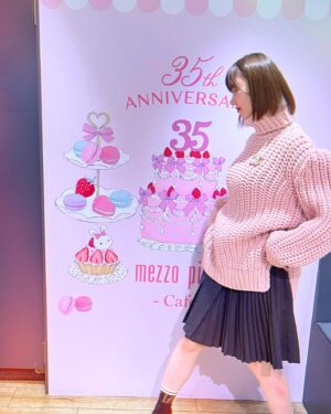 Haruka Shimazaki Instagram - 髪ばっさり🦞　@jyunya_saito

Knit @fendi 
Skirt @evisu.official 
Shoes @fendi 
Bag @fendi 
Brooch @chanelofficial 

#ぱるふく