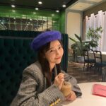Haruka Shimazaki Instagram - 😼😽🙀😻 Jacket&beret @gucci Middle layer @gu_global Skirt @miumiu Shoes @jeffreycampbell Bag @chanelofficial #ぱるふく