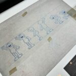 Haruka Shimazaki Instagram - 誕生55周年を記念して松屋銀座で開催している『Hello！セサミストリートの世界展』へ行ってきたよ🍪 物心ついた時から近くにいてくれたセサミストリートだけど知らないことが沢山あって、実は国別にオリジナルキャラクターがいるの😳 グッズコーナーも可愛すぎて全部欲しかった、、、🤦‍♀️✨ 私の推しはタンゴとバークレー🐶💙 早速、愛犬のお散歩バッグにタンゴのぬいぐるみバッジ付けてみた🤭 4月8日までやっているから行ってみてね！ #PR #セサミストリート #セサミストリートの世界展 #sesamestreet #松屋銀座