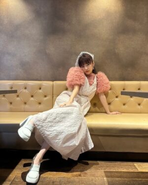 Haruka Shimazaki Instagram - エッセイ本『ぱるるのおひとりさま論』の時の🍧

💄 @nobusawahitoshi
👗 @yuikurose