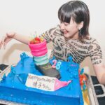 Haruko Nagaya Instagram - 2️⃣8️⃣ちゃいになりました 昨日のライブで盛大にお祝いしてもらいましたとても嬉 みんなの声にメッセージに 日々生かされています 私の方こそありがとうです これからも元気に歌っちゃおうと思います 今年はすごいケーキいただいた(口が青くなるよ) みんなもケーキたべよ