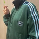 Haruko Nagaya Instagram - アリーナツアーがはじまります 【リョクシャ化計画2023-2024】 ぞれぞれの場所でそれぞれの思いで待っていてね さて、今回のツアー メンバープロデュースグッズもできました 私は 【"@haruyama_555"ジャージ】 をつくりました どこか見覚えのある文字のワッペン＆刺繍がよいね。 深緑×黒×水色の配色もよいです。 運動着にも、部屋着にも、普段着にもどうぞ！