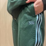 Haruko Nagaya Instagram – アリーナツアーがはじまります
【リョクシャ化計画2023-2024】
ぞれぞれの場所でそれぞれの思いで待っていてね

さて、今回のツアー
メンバープロデュースグッズもできました
私は 【”@haruyama_555″ジャージ】 をつくりました
どこか見覚えのある文字のワッペン＆刺繍がよいね。
深緑×黒×水色の配色もよいです。
運動着にも、部屋着にも、普段着にもどうぞ！