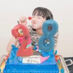 Haruko Nagaya Instagram - 2️⃣8️⃣ちゃいになりました 昨日のライブで盛大にお祝いしてもらいましたとても嬉 みんなの声にメッセージに 日々生かされています 私の方こそありがとうです これからも元気に歌っちゃおうと思います 今年はすごいケーキいただいた(口が青くなるよ) みんなもケーキたべよ