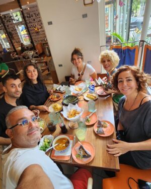 Hasibe Eren Instagram - Amerika turnemizin ilk bölümünü tamamladık , hoşçakal Vaşinktın 👋🏼 #güldürgüldür