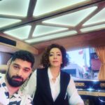Hasibe Eren Instagram - @hakimatvdizi bu akşam @atvturkiye ‘de… Biz Cem kardeşceezimle sette 🌟
