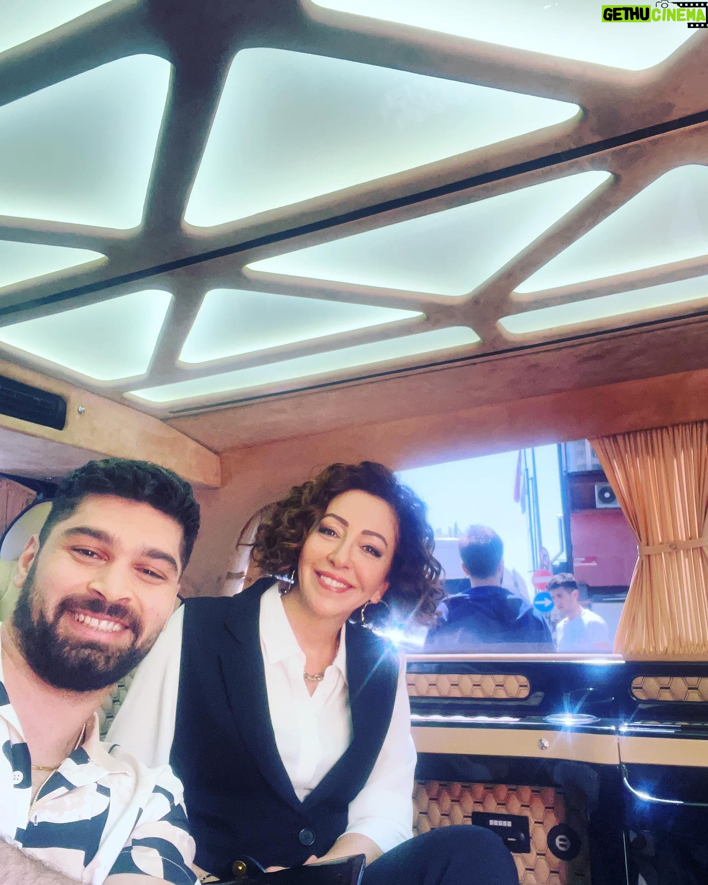 Hasibe Eren Instagram - @hakimatvdizi bu akşam @atvturkiye ‘de… Biz Cem kardeşceezimle sette 🌟
