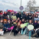 Hasibe Eren Instagram – Kadın dayanışması , tam da bu… Tanışmadığımız halde büyük sevinçle hemen  beni aralarına aldılar 💜Adından korktuğunuz feminizm ise: Erkek düşmanlığı değil; kadın ve erkeklerin eşit hak ve özgürlüklere sahip olması için mücadeledir. 8 Mart kutlu olsun… #8martdünyaemekçikadınlargünü