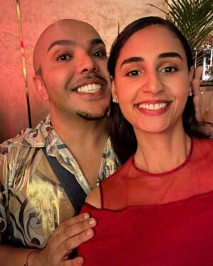 Hasleen Kaur Instagram - Fantastic way to celebrate Valentine’s Day with @lifestyleasiaindia and @kerastase_official @rahulgangs_ Thankyou for having me and making the night even more special with @kennethseb singing on behalf of Amber to me. 

My @superbhuti friend and partner creatively directing me through the night and my little one @iqrashefta 

Wearing my own dress from @taruntahiliani 
Make up and hair by me