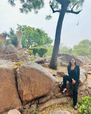 Hasleen Kaur Instagram - Super nostalgic day today. Back in college to speak on TedxJMC 
So many memories made here☀️🎉🩵🎊
Thankyou @namratajoshipura for dressing me for this milestone