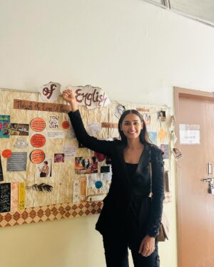 Hasleen Kaur Instagram - Super nostalgic day today. Back in college to speak on TedxJMC 
So many memories made here☀️🎉🩵🎊
Thankyou @namratajoshipura for dressing me for this milestone