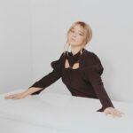 Hassie Harrison Instagram – Sitting sassy for the lovely, @tmrwmag
Sidebar: a lil puff sleeve never hurt nobody. 😜