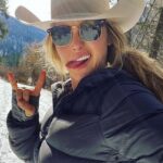 Hassie Harrison Instagram - wanted to introduce y’all to my therapist. fortunately, she’s out of network.