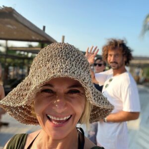 Hatice Aslan Instagram - Dilerim :) : “ Tüm varlıklar güvende ve mutlu olsun “
