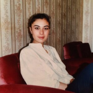 Hatice Aslan Instagram - ❤️🍒 “Seni bir yaz gününe benzetebilir miyim ? “  19’luk Hatçe 😋
#tbt #ankara