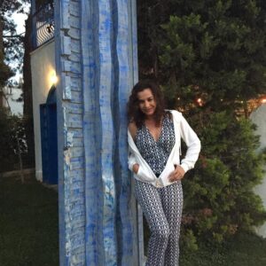 Hatice Aslan Instagram - #tbt 💙 
“Kendi kapını yalnız başkalarının pencerelerinden görürsün “