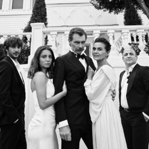 Hatice Aslan Instagram - Bu ekiple her yere her şeye varım ❤️‍🔥
#hamlet @gain @episodedergi