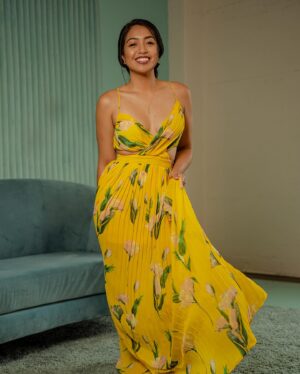 Haven Everly Instagram - Who else is excited to see the solar eclipse next week? 🌑👀

📸 by @dropfocus 

#filipina #filipino #spring #springbreak #smile #solareclipse #aprilvibes #summerdress #springfashion #photogram #solareclipse2024 #staytuned