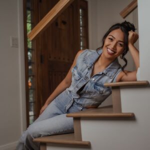 Haven Everly Instagram - Who else is feeling the retrograde? 🪐

📸 @dropfocus 

#mercuryretrograde #keepsmiling #athome #filipina #filipino #gottakeepsmiling #photoshoot #mondayvibes
