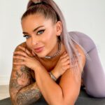 Hayley Davies Instagram - Yoga date with me? 🤪