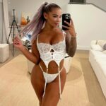 Hayley Davies Instagram - Do I look good in white? 😇 🤍 #angel #ufc x
