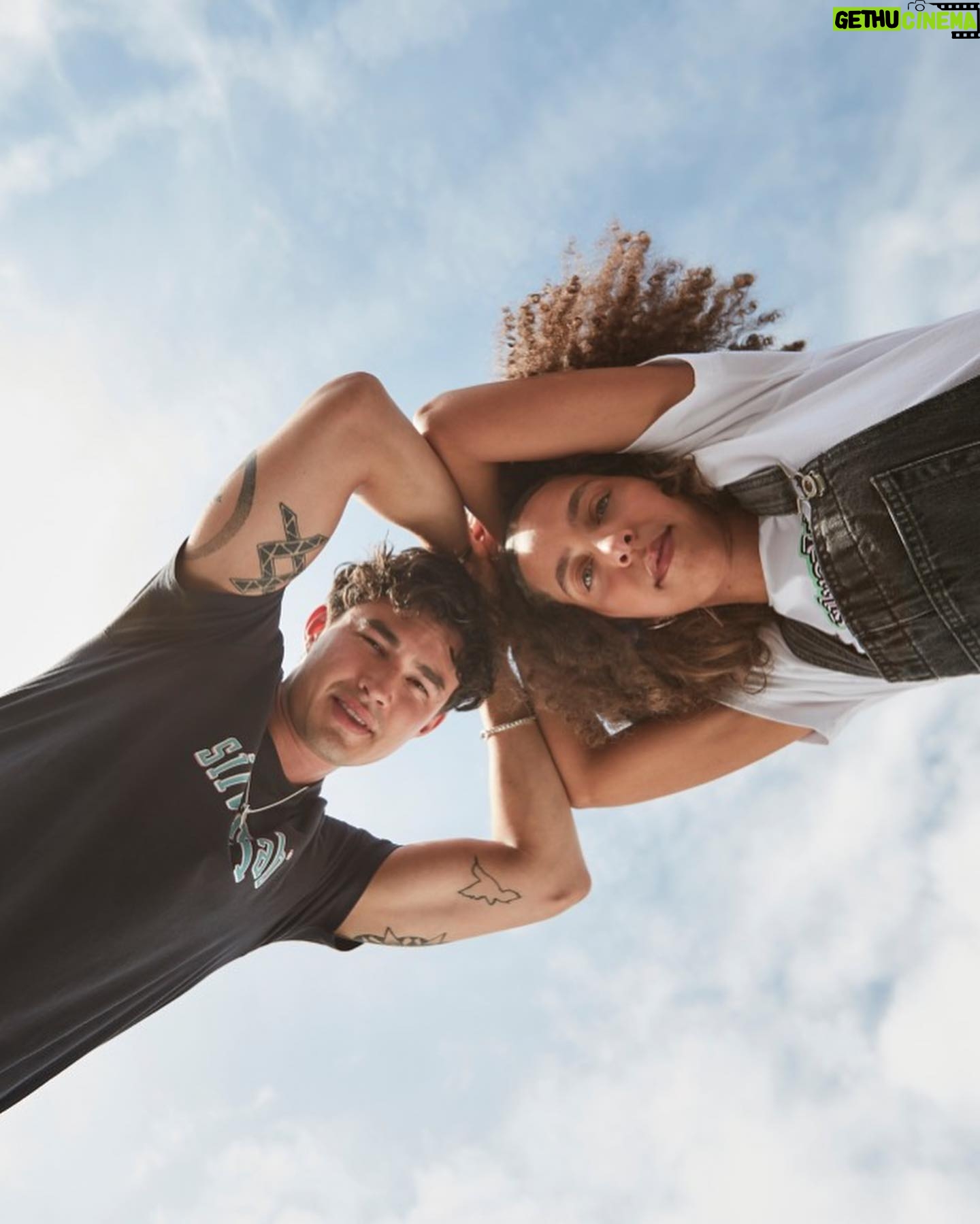Hayley Law Instagram - More ’90s goodness ✨💿 🤍 from @levis SilverTab. I’m obsessed with these throwback overalls 😍 get ‘em now @kohls. @gavinleatherwood is not included with purchase. #liveinlevis #kohlsfinds #ad