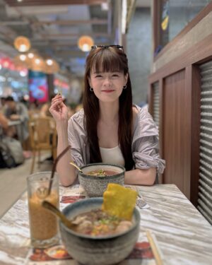 Hayley Woo Instagram - Though my heart is home, but my tummy is missing the boat noodles.. 🥲

📸 @joeythew