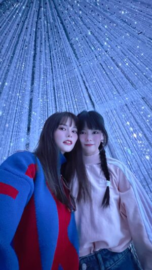 Hayley Woo Instagram - Visiting @teamlab.planets with @hayleywoojiayi was an absolute dream come true! 👯‍♀️ 

Winning the World Travel Awards for Asia’s Leading Tourist Attraction speaks volumes, and it’s no surprise. Even better news: the exhibition has been extended to 2027! Don’t miss out – secure your tickets online for an unforgettable experience in Japan. ✨ 
https://www.teamlab.art/e/planets/

#teamlabplanets #pr