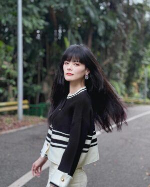 Hayley Woo Instagram - 人日快乐🎉
Happy birthday everyone!

📸 @jiaqiwoo 🌹
