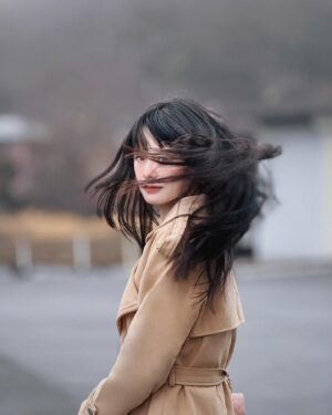 Hayley Woo Instagram - The cold never bother me anyway~

📸 @jiaqiwoo 🫶🏻
