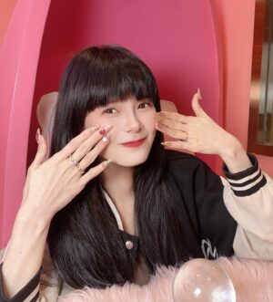 Hayley Woo Instagram - 2024我要暴富！
Thank you @princessscottage for this lovely set of CNY nails!
