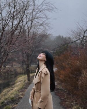 Hayley Woo Instagram - The cold never bother me anyway~

📸 @jiaqiwoo 🫶🏻