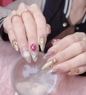 Hayley Woo Instagram - 2024我要暴富！
Thank you @princessscottage for this lovely set of CNY nails!