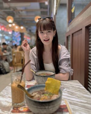 Hayley Woo Instagram - Though my heart is home, but my tummy is missing the boat noodles.. 🥲

📸 @joeythew