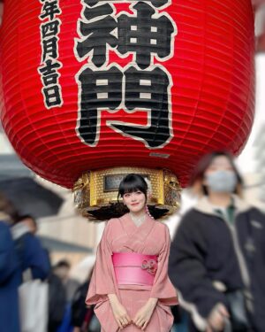 Hayley Woo Instagram - Embracing the coldness in 👘🌸

📸 @jiaqiwoo