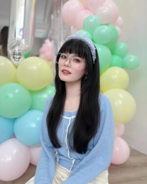 Hayley Woo Instagram - 朋友们眼中的我～
难得出门一次，必须打扮起来！🤓

📸 @zoelle___ @nataliecsy @l.t.n.k