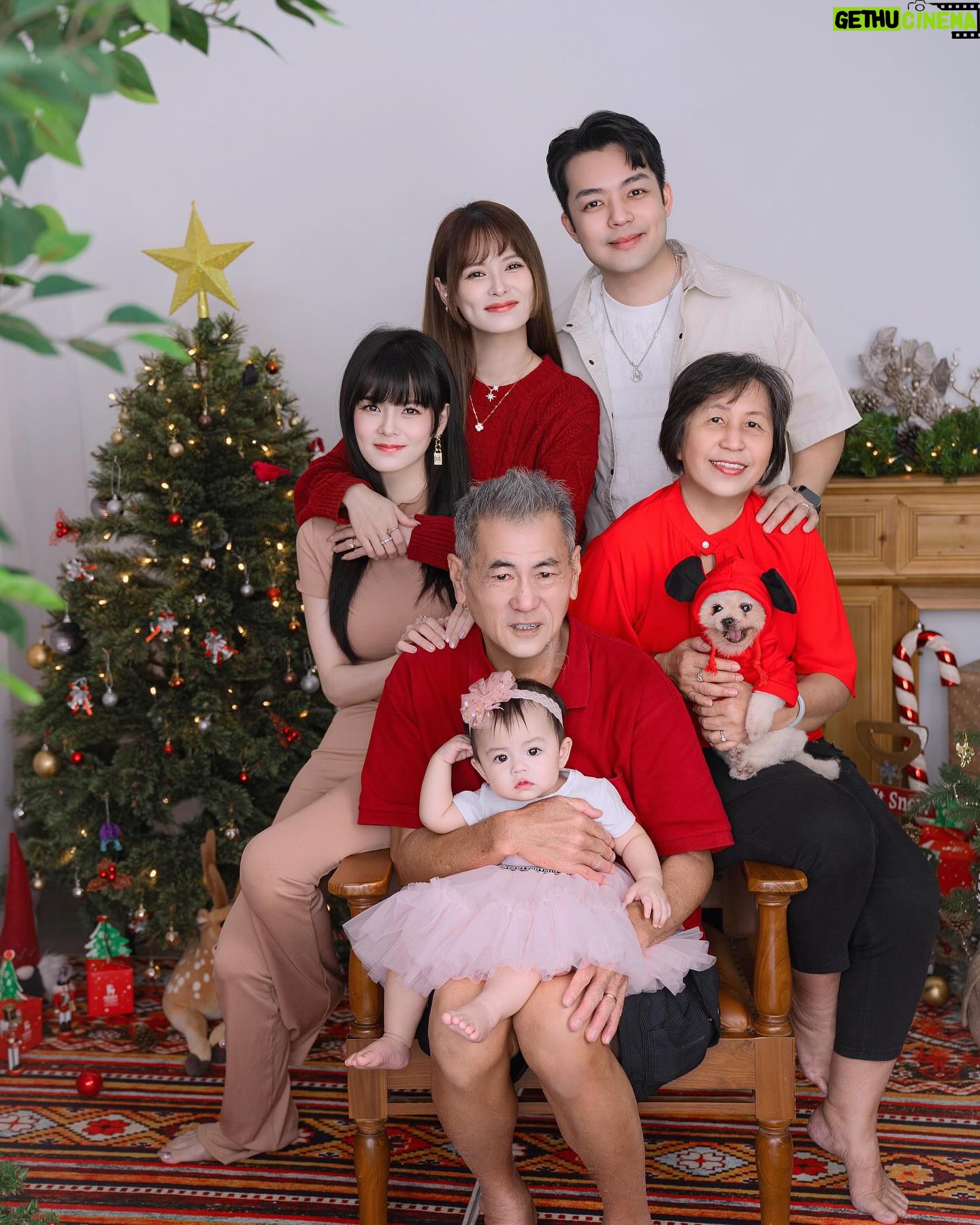 Hayley Woo - 3 Likes - From #WooWooFamily to you: Merry Christmas! 🎄