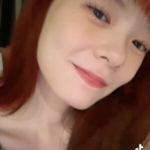 Hayley Woo Instagram - To dye or not to dye, that is the question.

Should I join @jiaqiwoo? 🤔👩🏻‍🦰👩🏻‍🦰👯‍♀️