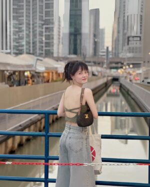Hayley Woo Instagram - 明天就飞了～
有点期待，有点害怕，有点紧张！
But LEGGO!!! 🥳