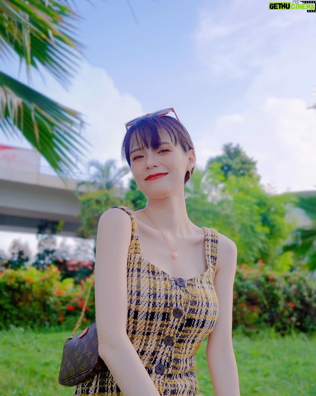 Hayley Woo Instagram - 我觉得我妹的拍照技术。。。 。 。 。 。 真的进步了。🤭👍 📸 @jiaqiwoo