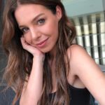 Hazal Adıyaman Instagram – Tam olarak burda, bu balkonda, bu noktada, sesimin çok iyi geldiği bir gündü ✍🏻